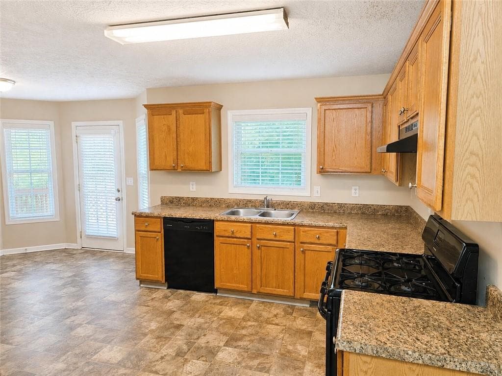 4 bedroom, 3 bathroom, 2,340 sq ft single family residence for sale at 1568 Pulaski Court, Suwanee, GA 30024 — photo 9