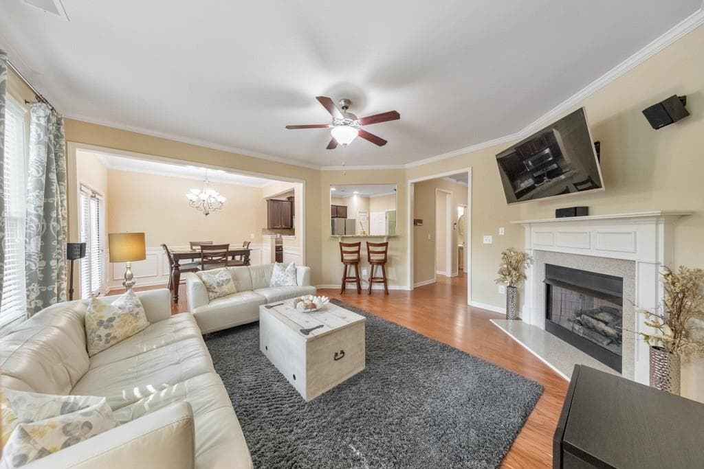 3 bedroom, 3 bathroom, 1,949 sq ft townhouse for sale at 3169 Berkeley Glen Way, Peachtree Corners, GA 30092 — photo 6