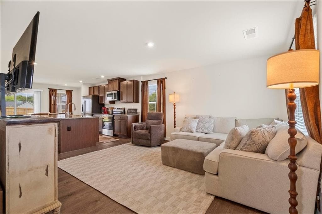 2 bedroom, 2 bathroom, 1,153 sq ft single family residence for sale at 358 Oakleigh Drive, Calhoun, GA 30701 — photo 5