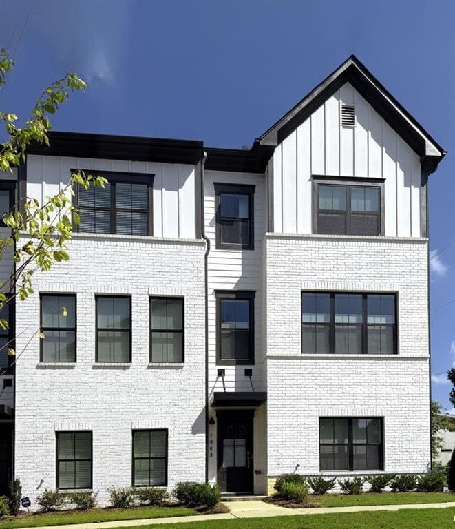3 bedroom, 5 bathroom, 1,700 sq ft townhouse for rent at 1363 Pavillion Court, Atlanta, GA 30316 for $2,900 a month — photo 1 of 25
