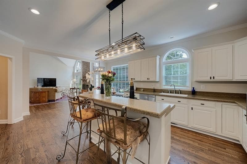 5 bedroom, 5 bathroom, 5,546 sq ft single family residence for sale at 4426 Waterbury Lane, Marietta, GA 30062 — photo 4