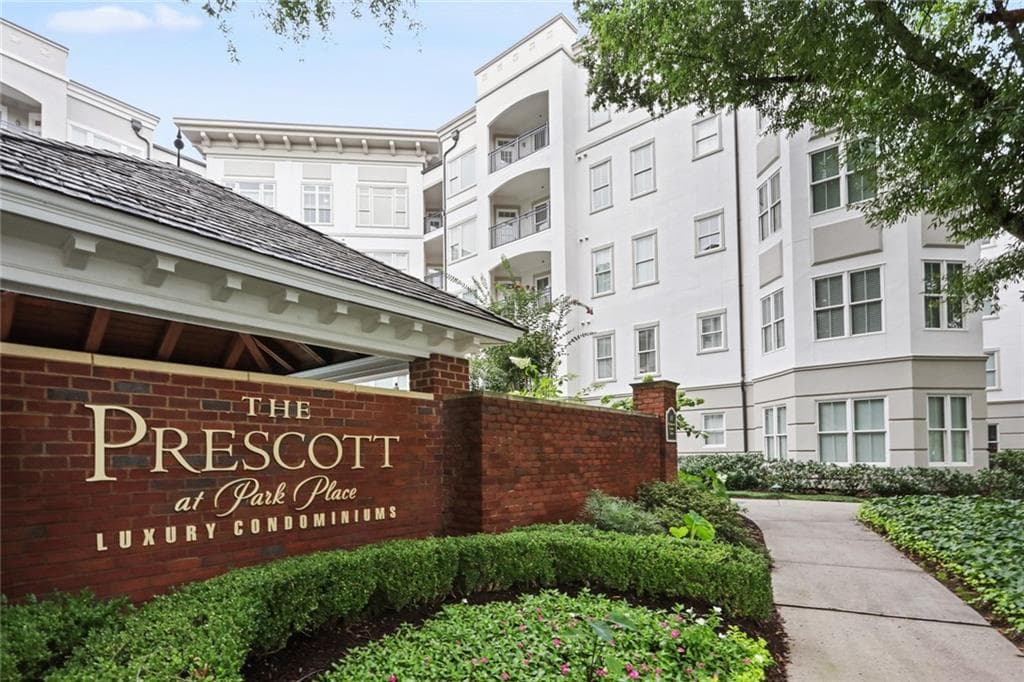 1 bedroom, 1 bathroom, 813 sq ft condominium for sale at 11 Perimeter Center E 1306, Atlanta, GA 30346