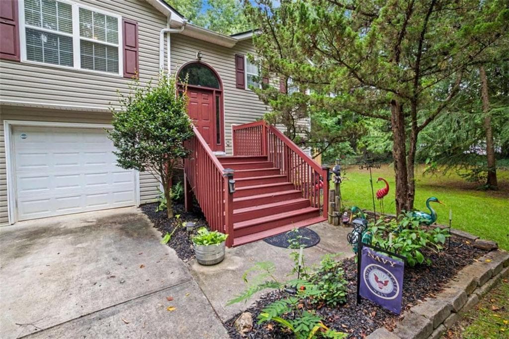 4 bedroom, 3 bathroom, 2,797 sq ft single family residence for sale at 1049 Millard Farmer Road, Newnan, GA 30263 — photo 4