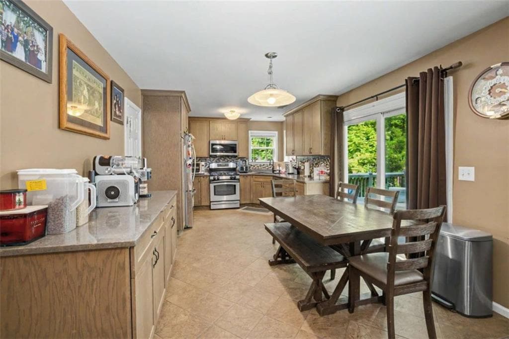4 bedroom, 3 bathroom, 2,797 sq ft single family residence for sale at 1049 Millard Farmer Road, Newnan, GA 30263 — photo 5
