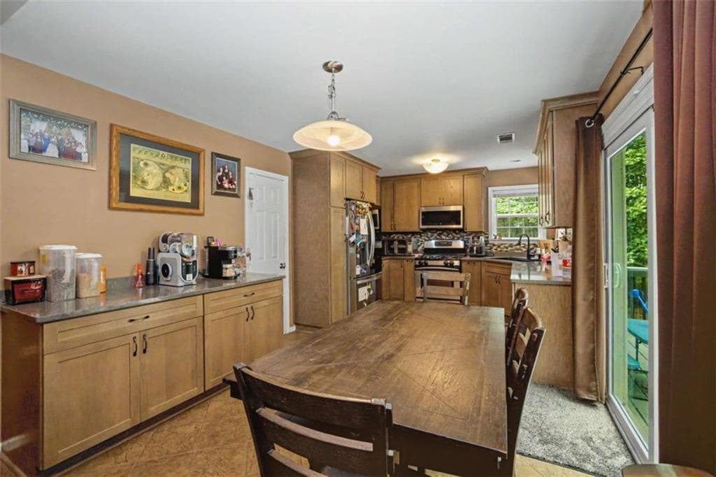 4 bedroom, 3 bathroom, 2,797 sq ft single family residence for sale at 1049 Millard Farmer Road, Newnan, GA 30263 — photo 6