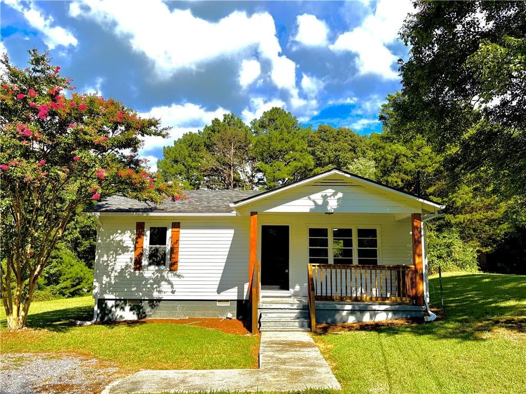 2 bedroom, 1 bathroom, 816 sq ft single family residence for sale at 126 Wendy Hill Road, Calhoun, GA 30701