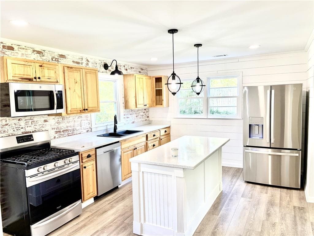 2 bedroom, 1 bathroom, 816 sq ft single family residence for sale at 126 Wendy Hill Road, Calhoun, GA 30701 — photo 7