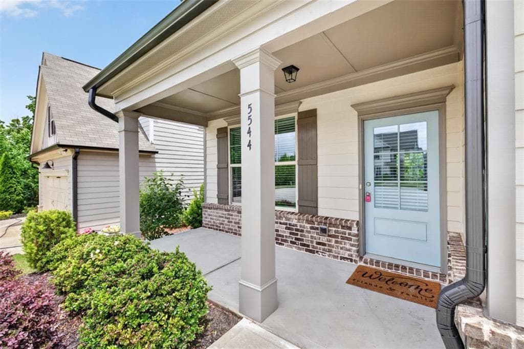 4 bedroom, 3 bathroom, 2,096 sq ft single family residence for sale at 5544 Shallow Branch Drive, Flowery Branch, GA 30542 — photo 2