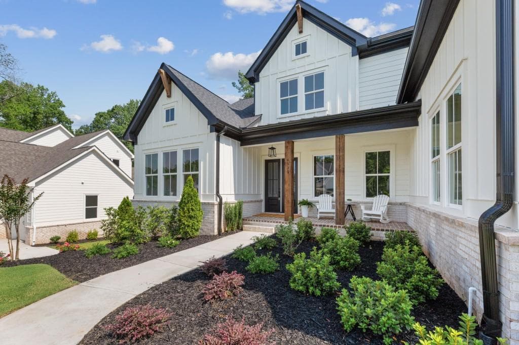 4 bedroom, 5 bathroom, 3,281 sq ft single family residence for sale at 4530 Aiden Way, Cumming, GA 30041 — photo 2
