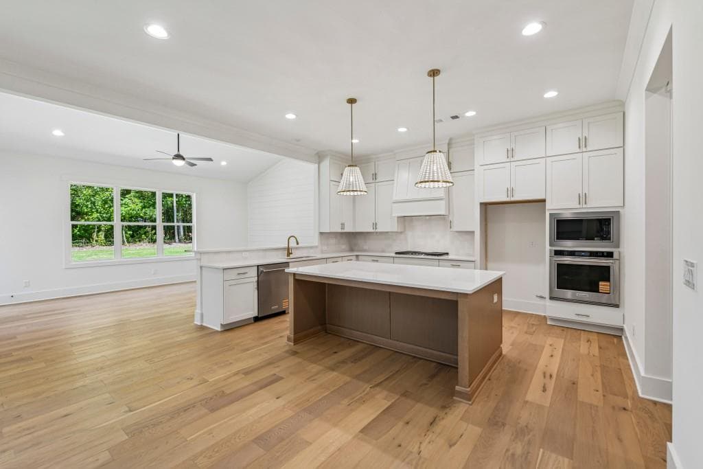 4 bedroom, 4 bathroom, 3,777 sq ft single family residence for sale at 9155 Greenway Court, Gainesville, GA 30506 — photo 9