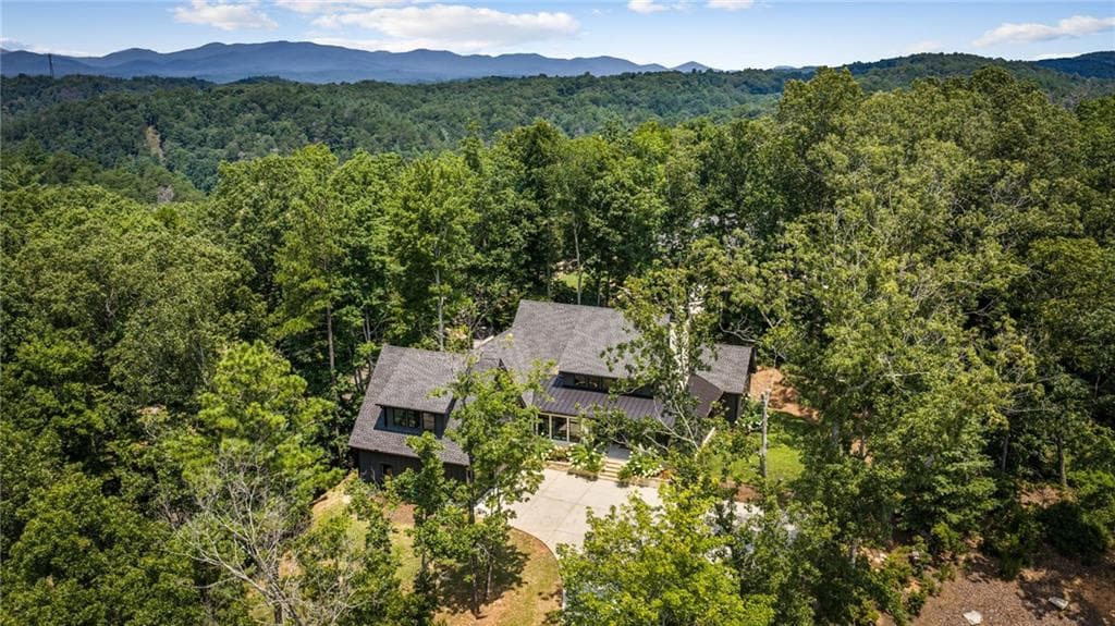 4 bedroom, 3 bathroom, 3,303 sq ft single family residence for sale at 470 Old Orchard Road, Ellijay, GA 30536 — photo 2