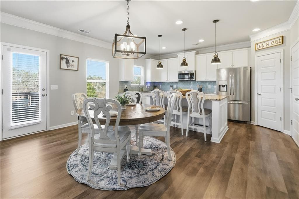 6 bedroom, 4 bathroom, 3,943 sq ft single family residence for sale at 705 Owens Circle, Canton, GA 30115 — photo 9