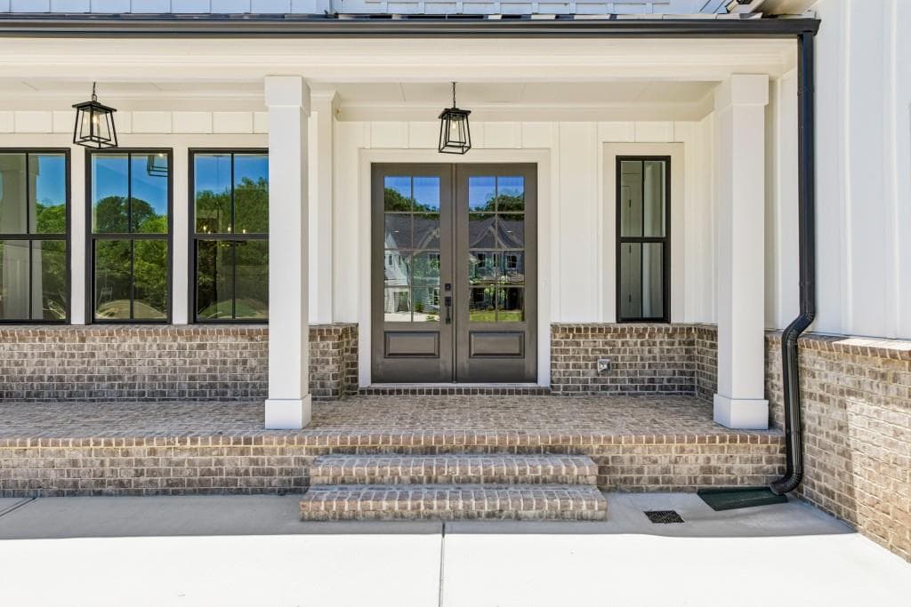 4 bedroom, 5 bathroom, 3,619 sq ft single family residence for sale at 9150 Greenway Court, Gainesville, GA 30506 — photo 4