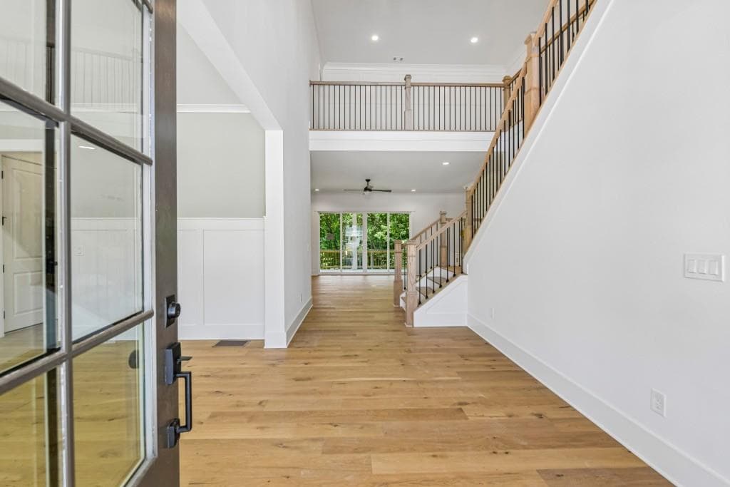 4 bedroom, 5 bathroom, 3,619 sq ft single family residence for sale at 9150 Greenway Court, Gainesville, GA 30506 — photo 5