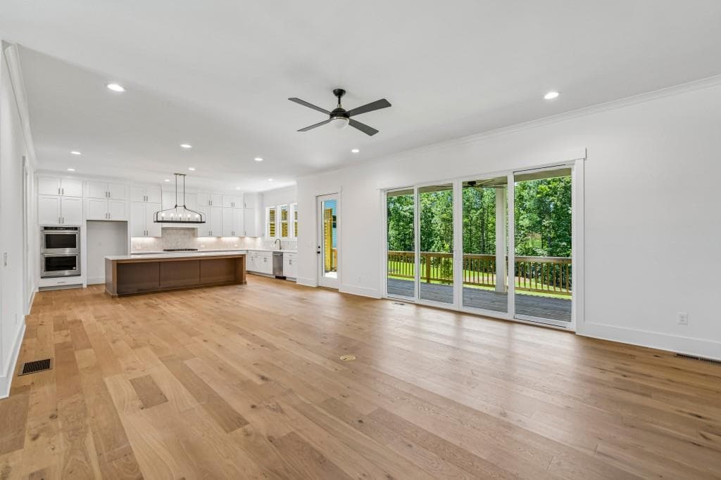 4 bedroom, 5 bathroom, 3,619 sq ft single family residence for sale at 9150 Greenway Court, Gainesville, GA 30506 — photo 8