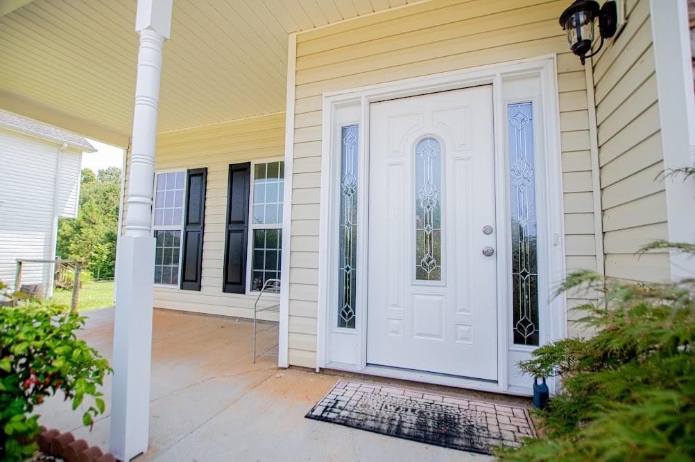 4 bedroom, 3 bathroom, 2,443 sq ft single family residence for sale at 233 Ivey Lake Parkway, Temple, GA 30179 — photo 2