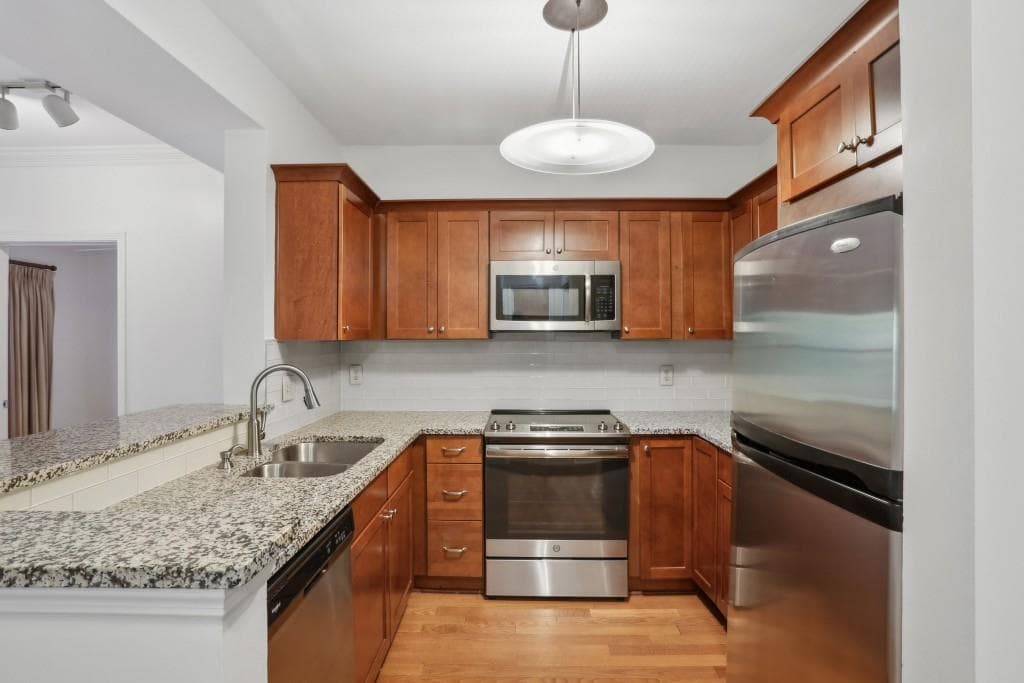 2 bedroom, 2 bathroom, 1,200 sq ft condominium for sale at 1209 River Green Drive, Atlanta, GA 30327 — photo 4
