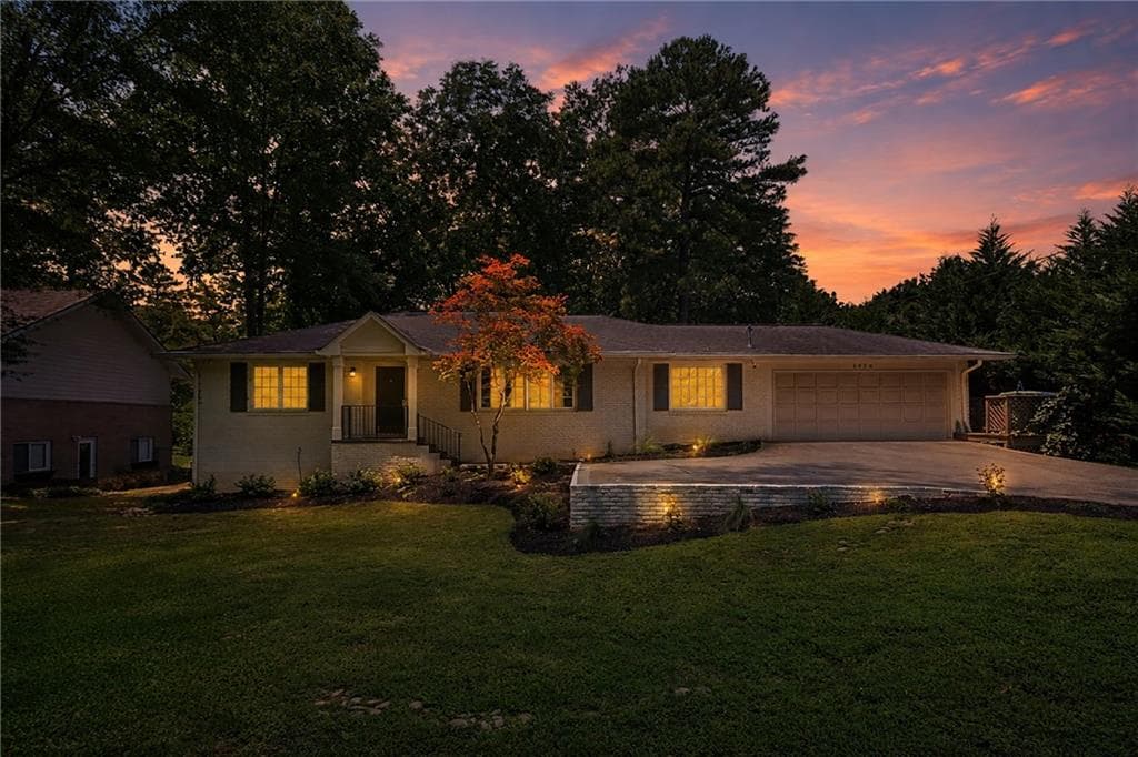 5 bedroom, 3 bathroom, 3,456 sq ft single family residence for sale at 3920 Peachtree Dunwoody Road, Atlanta, GA 30342 — photo 2