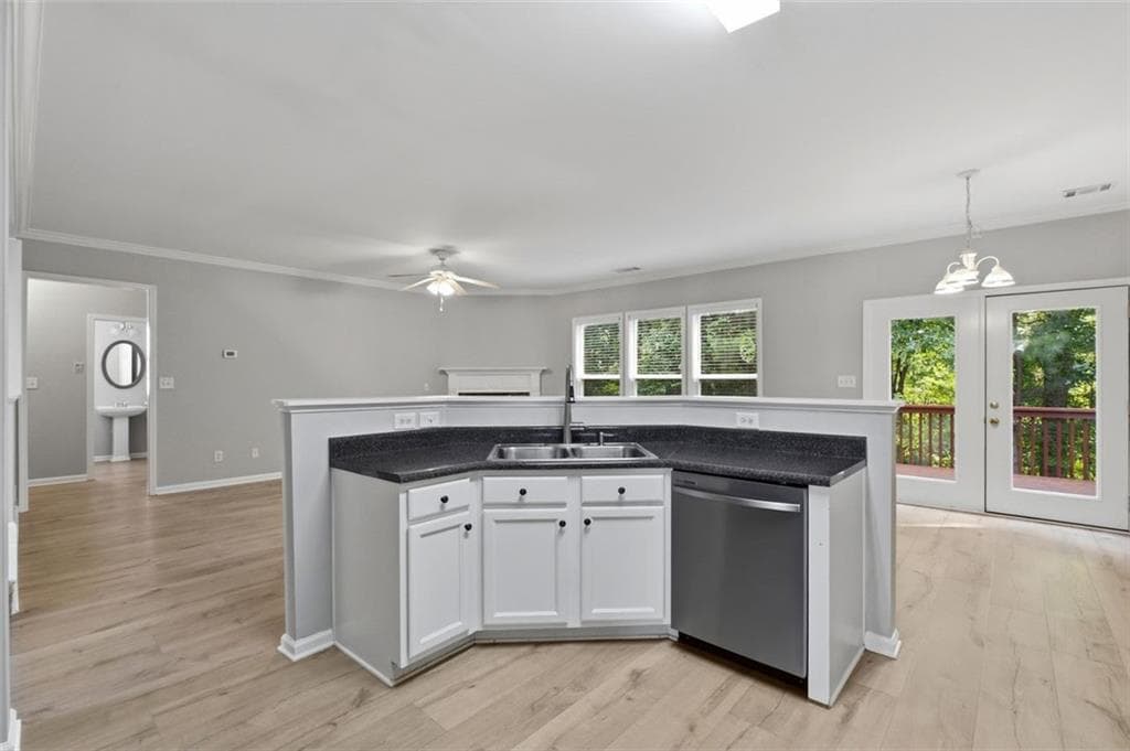 5 bedroom, 3 bathroom, 2,640 sq ft single family residence for rent at 2531 Fieldview Way, Buford, GA 30519 for $2,400 a month — photo 4