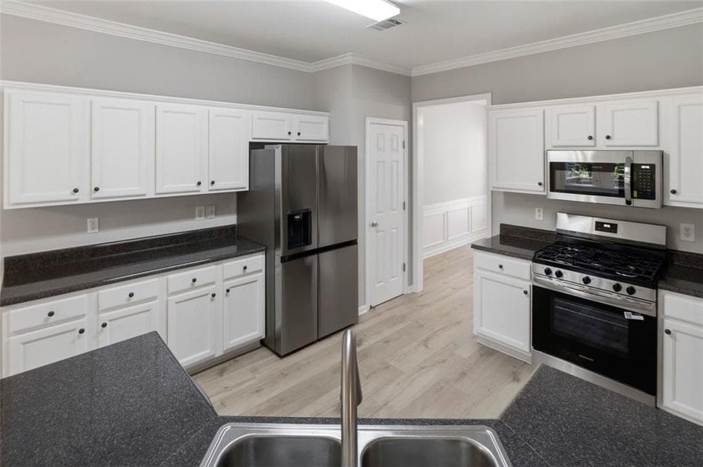 5 bedroom, 3 bathroom, 2,640 sq ft single family residence for rent at 2531 Fieldview Way, Buford, GA 30519 for $2,400 a month — photo 10