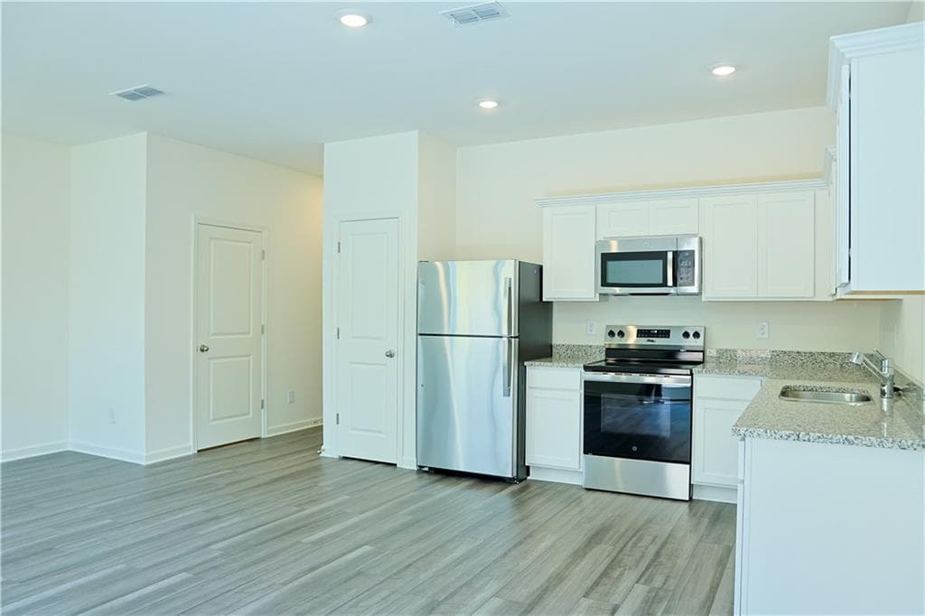 3 bedroom, 3 bathroom, 1,421 sq ft townhouse under contract at 250 Gillis Way, Villa Rica, GA 30180 — photo 6