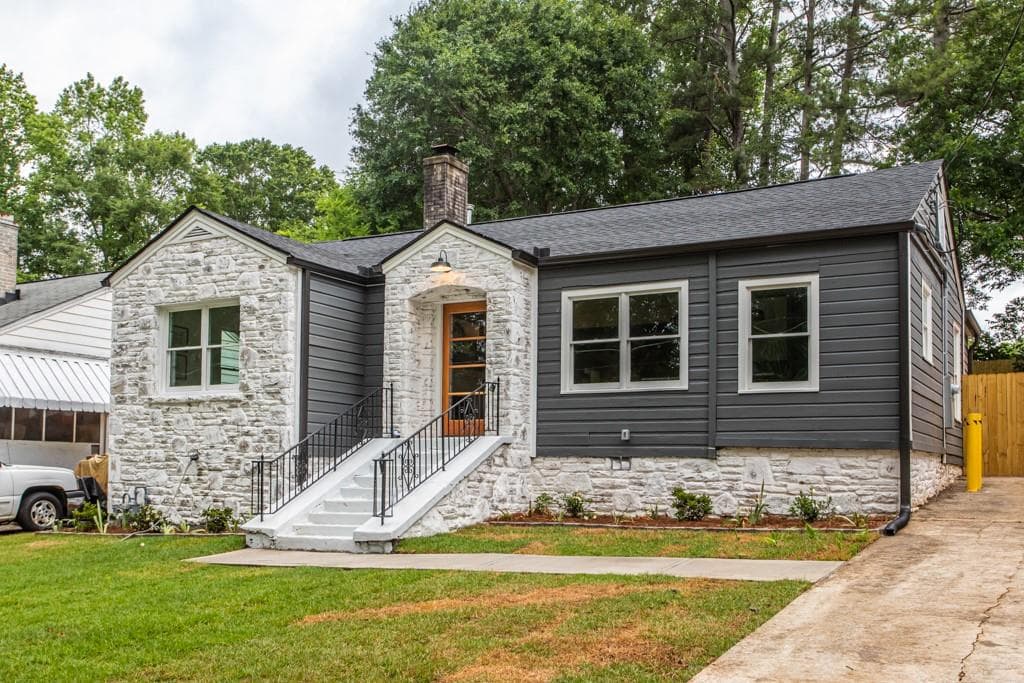 3 bedroom, 2 bathroom, 1,288 sq ft single family residence for sale at 1699 Olympian Way, Atlanta, GA 30310 — photo 2