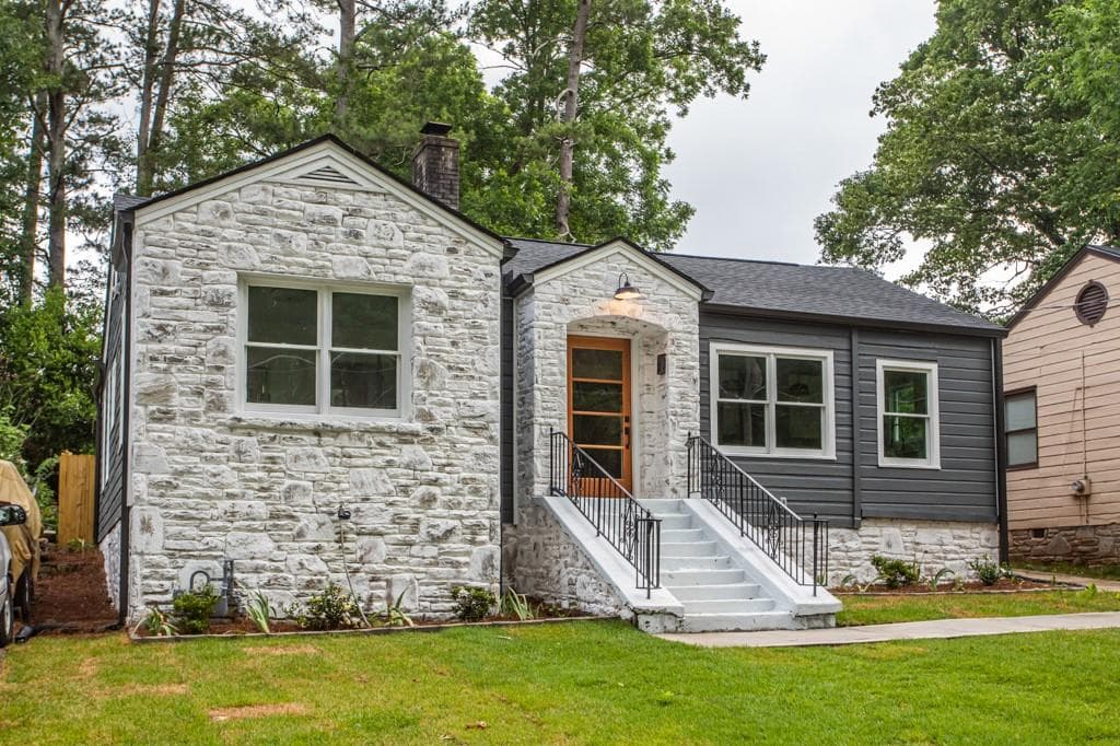 3 bedroom, 2 bathroom, 1,288 sq ft single family residence for sale at 1699 Olympian Way, Atlanta, GA 30310 — photo 3
