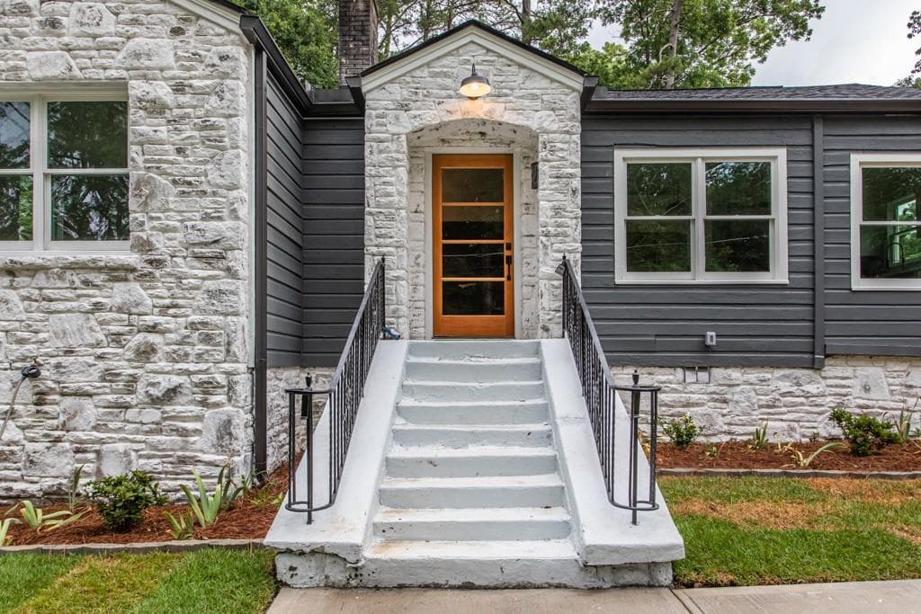 3 bedroom, 2 bathroom, 1,288 sq ft single family residence for sale at 1699 Olympian Way, Atlanta, GA 30310 — photo 4