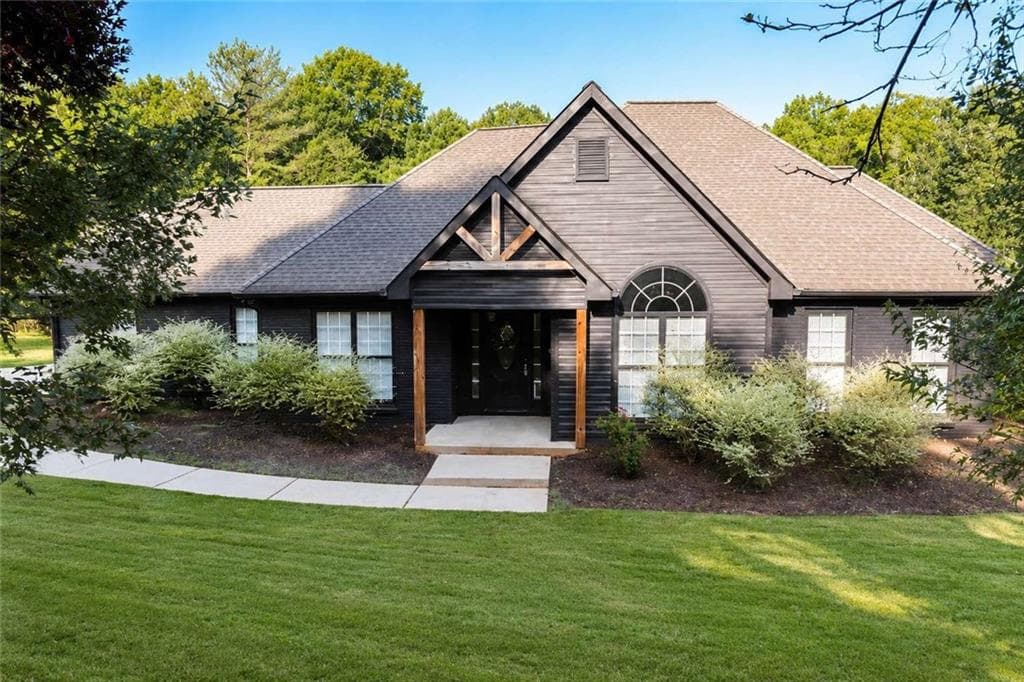 3 bedroom, 2 bathroom, 1,794 sq ft single family residence for sale at 290 Airline Road, Mcdonough, GA 30252