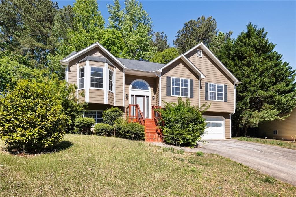 4 bedroom, 3 bathroom, 2,437 sq ft single family residence for sale at 2620 Abbotts Glen Drive, Acworth, GA 30101 — photo 2