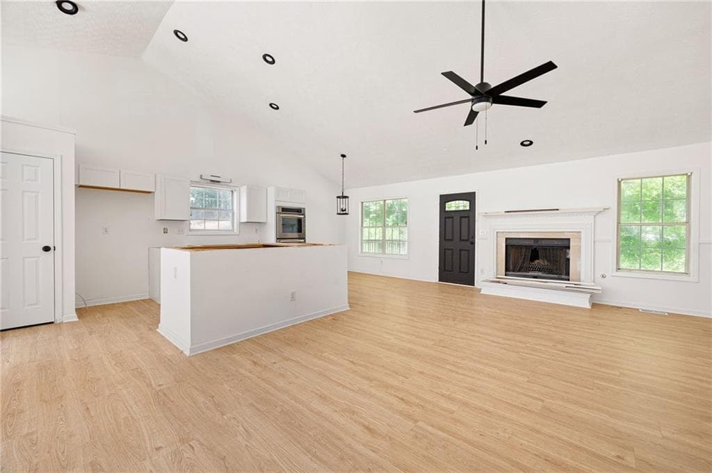 4 bedroom, 3 bathroom, 2,437 sq ft single family residence for sale at 2620 Abbotts Glen Drive, Acworth, GA 30101 — photo 4