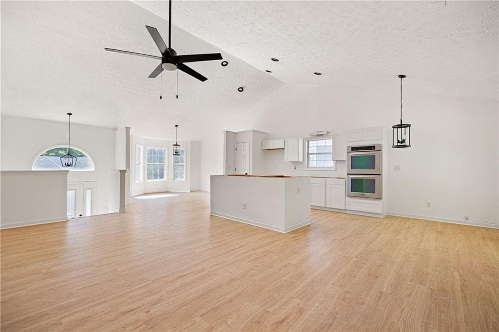 4 bedroom, 3 bathroom, 2,437 sq ft single family residence for sale at 2620 Abbotts Glen Drive, Acworth, GA 30101 — photo 5