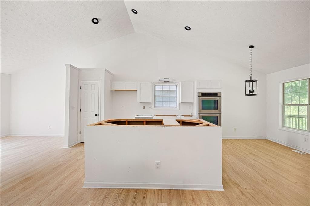 4 bedroom, 3 bathroom, 2,437 sq ft single family residence for sale at 2620 Abbotts Glen Drive, Acworth, GA 30101 — photo 8