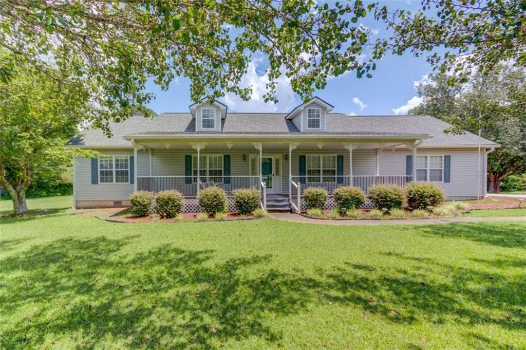 3 bedroom, 2 bathroom, 1,489 sq ft single family residence for sale at 929 Ga Hwy 81, Loganville, GA 30052 — photo 1 of 40