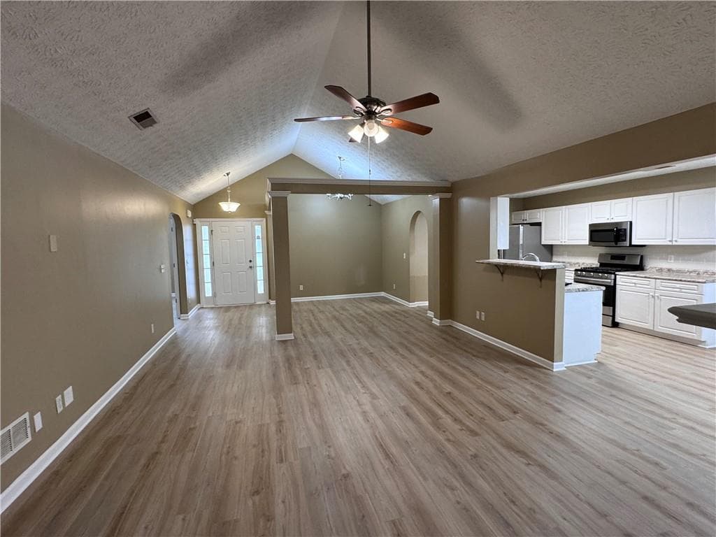 3 bedroom, 2 bathroom, 1,838 sq ft single family residence for sale at 223 Christopher Drive, Hiram, GA 30141 — photo 4