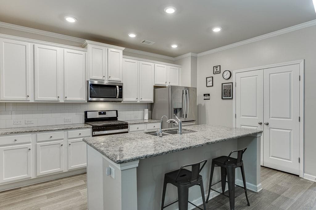 4 bedroom, 3 bathroom, 2,130 sq ft single family residence for sale at 23 Dorset Way, Hoschton, GA 30548 — photo 7