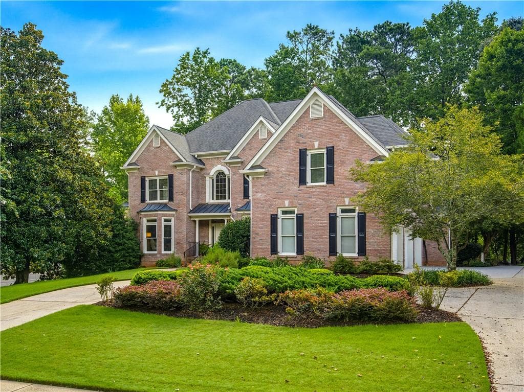 6 bedroom, 6 bathroom, 6,322 sq ft single family residence for sale at 5570 Stoneleigh Drive, Suwanee, GA 30024 — photo 2