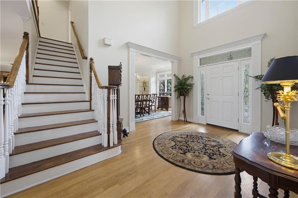 6 bedroom, 6 bathroom, 6,322 sq ft single family residence for sale at 5570 Stoneleigh Drive, Suwanee, GA 30024 — photo 4