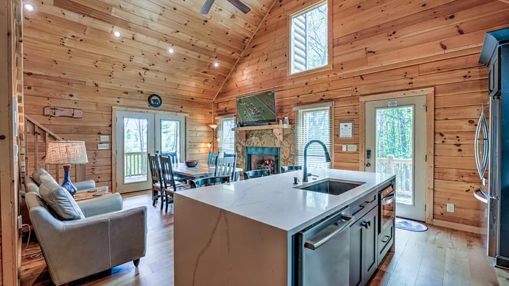 3 bedroom, 3 bathroom, 1,920 sq ft single family residence for sale at 43 S Dustin Drive, Ellijay, GA 30540 — photo 6