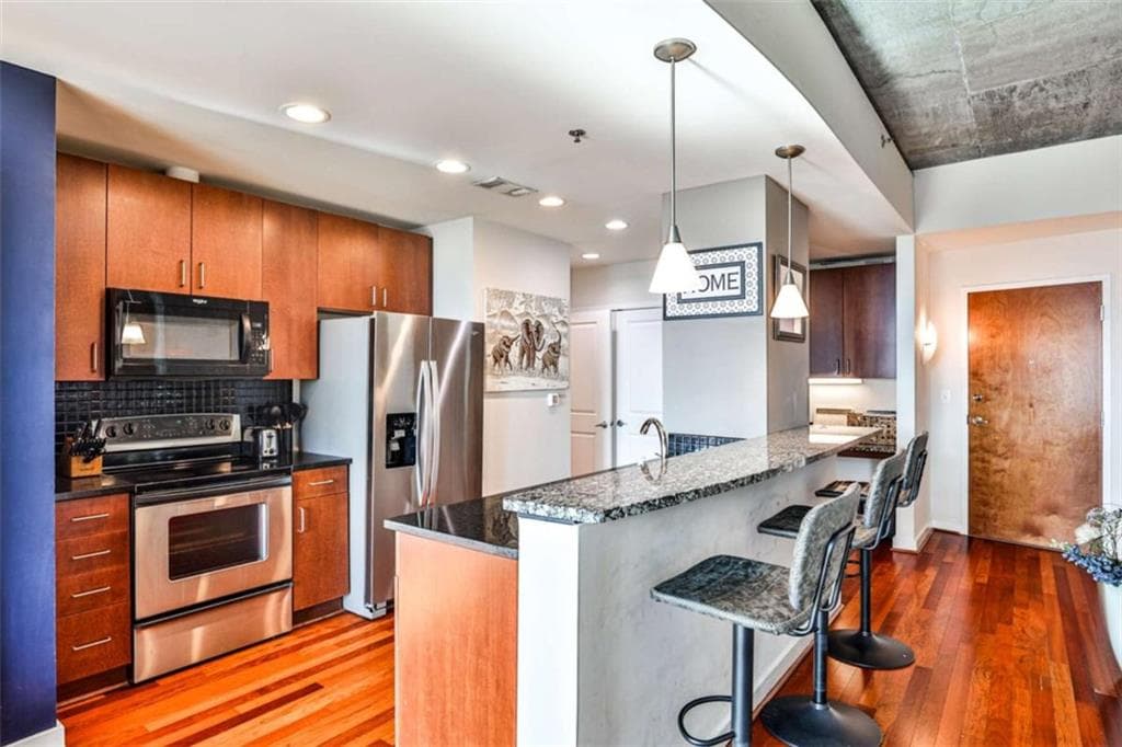 1 bedroom, 1 bathroom, 779 sq ft condominium for sale at 250 Pharr Road 712, Atlanta, GA 30305 — photo 6