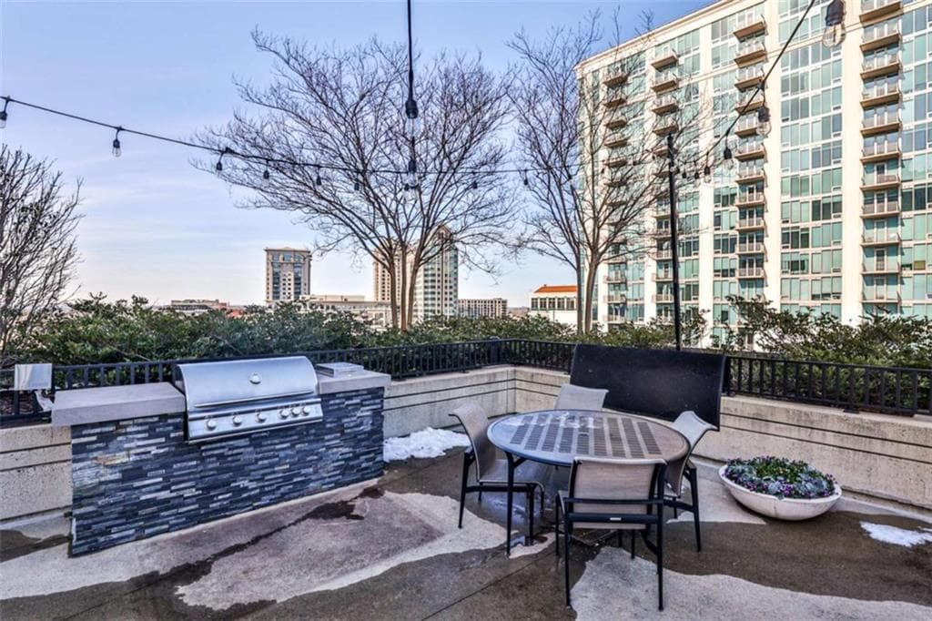 1 bedroom, 1 bathroom, 779 sq ft condominium for sale at 250 Pharr Road 712, Atlanta, GA 30305 — photo 8