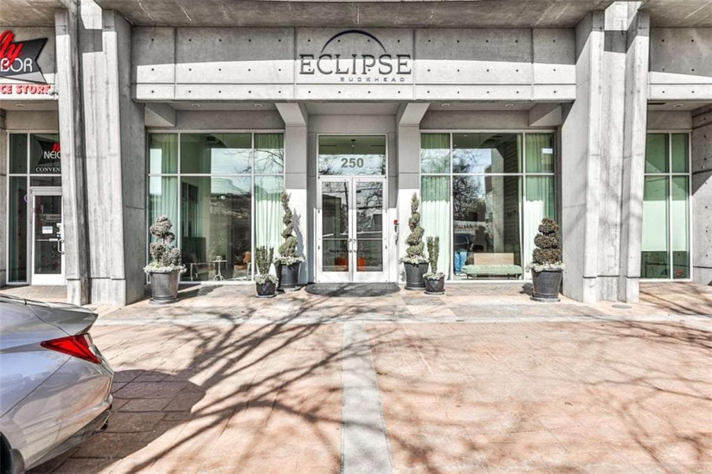 1 bedroom, 1 bathroom, 779 sq ft condominium for sale at 250 Pharr Road 712, Atlanta, GA 30305 — photo 10