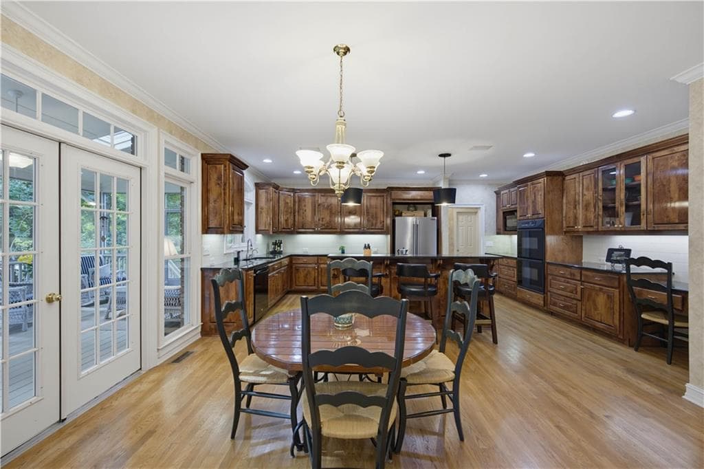 6 bedroom, 6 bathroom, 6,322 sq ft single family residence for sale at 5570 Stoneleigh Drive, Suwanee, GA 30024 — photo 10