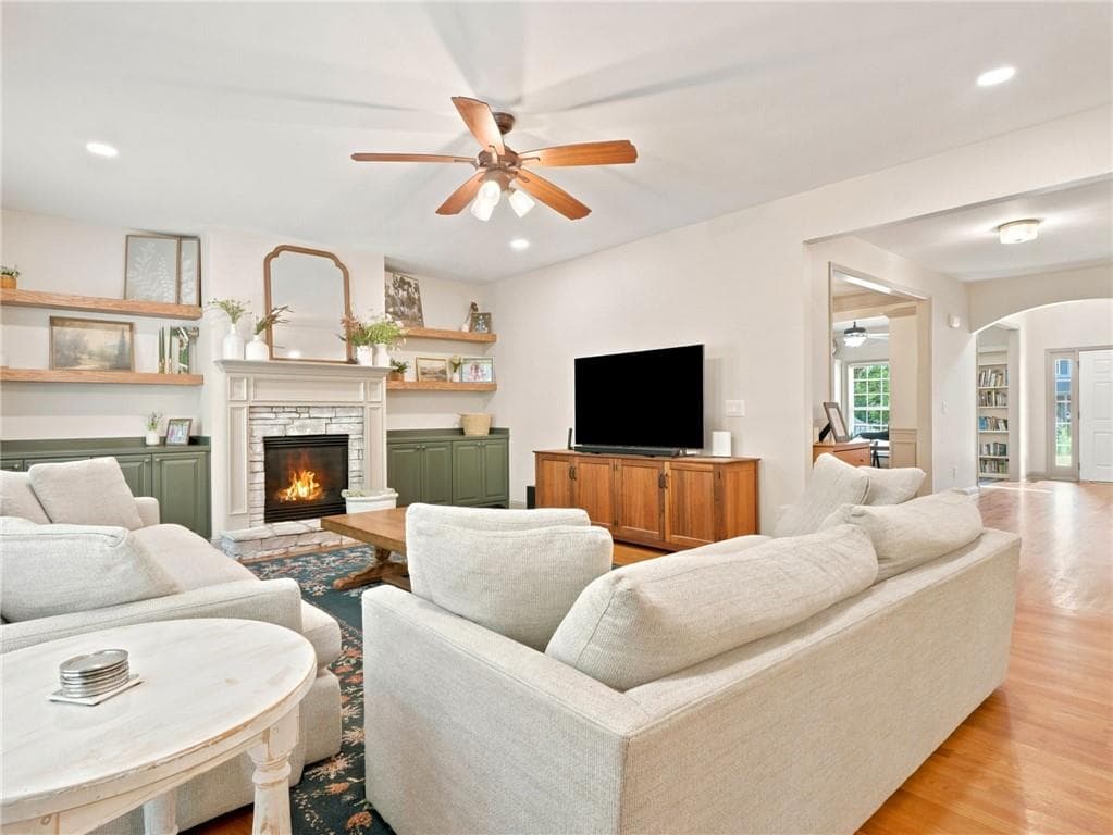 4 bedroom, 4 bathroom, 3,201 sq ft single family residence for sale at 1038 Boxwood Lane, Canton, GA 30114 — photo 4