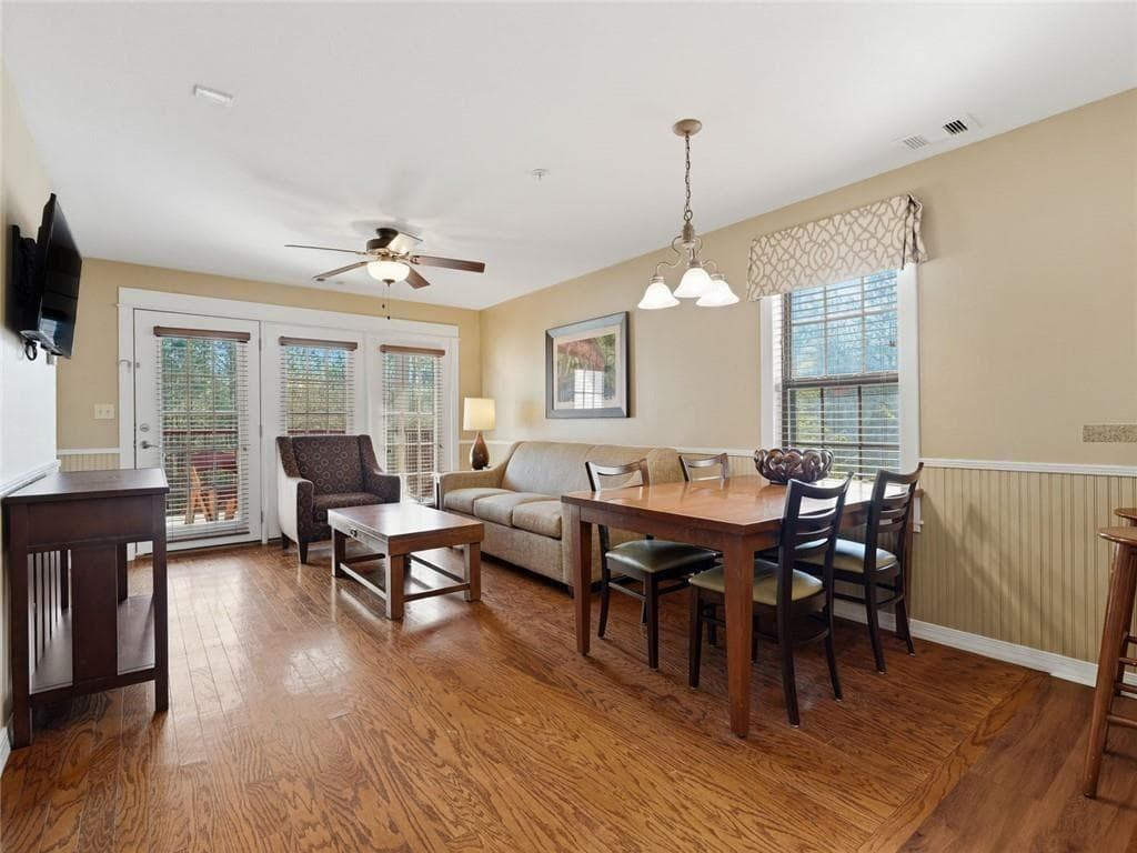 2 bedroom, 2 bathroom condominium for rent at 200 Apple Seed Court 5, Clarkesville, GA 30523 for $1,395 a month — photo 2