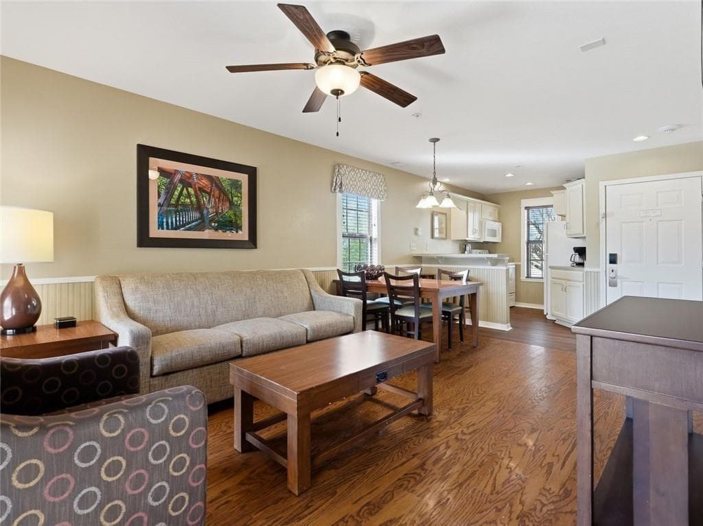 2 bedroom, 2 bathroom condominium for rent at 200 Apple Seed Court 5, Clarkesville, GA 30523 for $1,395 a month — photo 3