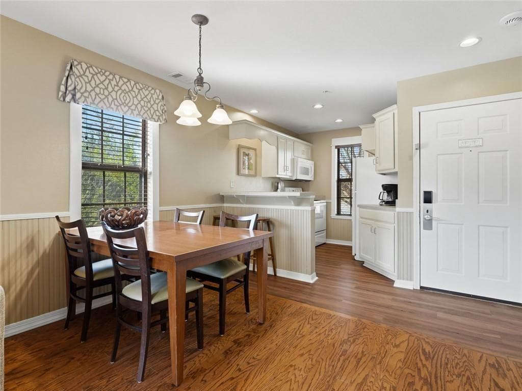2 bedroom, 2 bathroom condominium for rent at 200 Apple Seed Court 5, Clarkesville, GA 30523 for $1,395 a month — photo 5