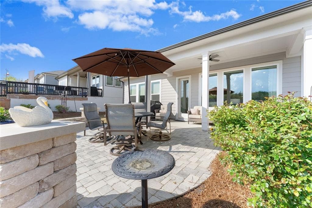 2 bedroom, 2 bathroom, 1,712 sq ft single family residence for sale at 6838 Welcome Road, Flowery Branch, GA 30542 — photo 3