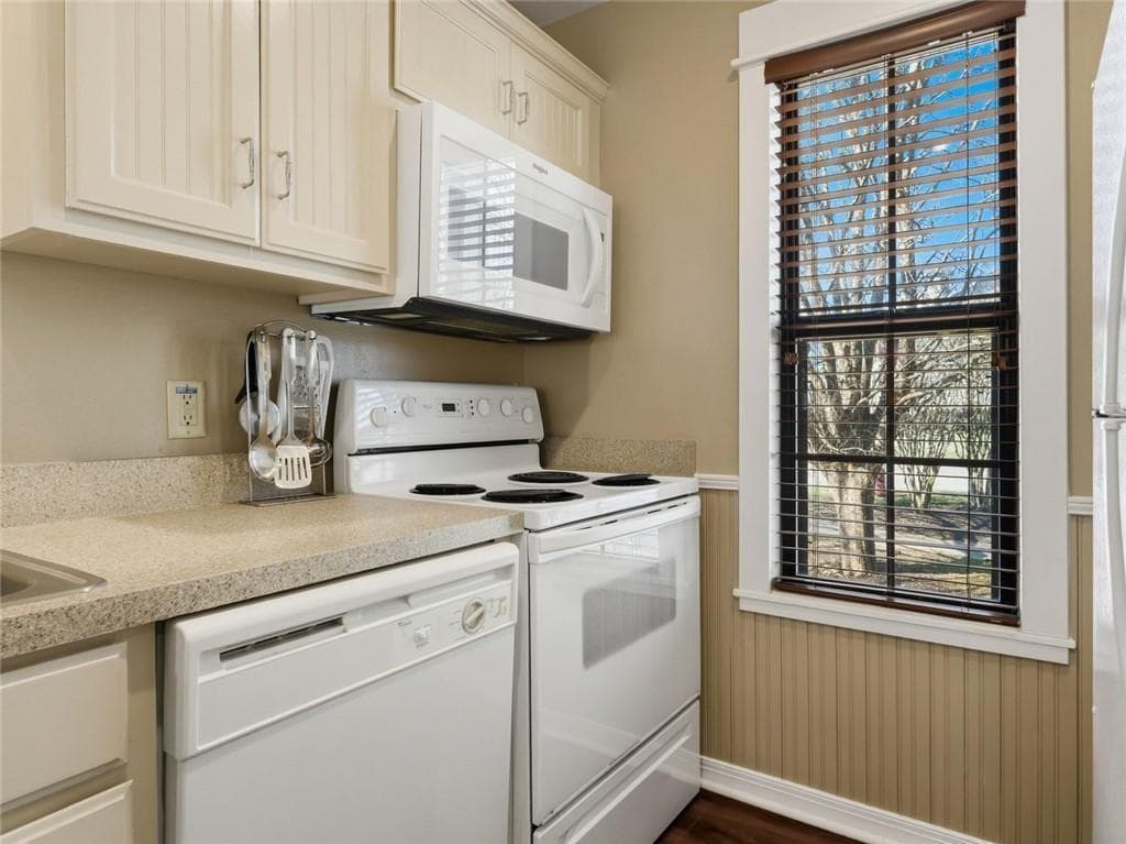 2 bedroom, 2 bathroom condominium for rent at 200 Apple Seed Court 5, Clarkesville, GA 30523 for $1,395 a month — photo 10