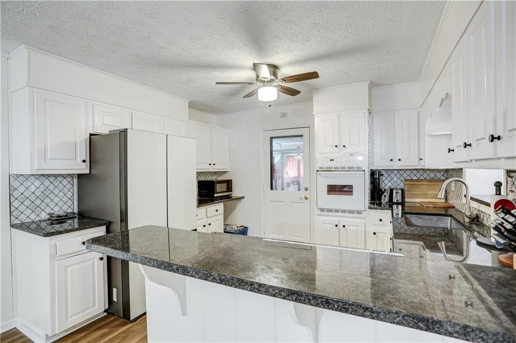 3 bedroom, 2 bathroom, 1,845 sq ft single family residence for sale at 188 Pine Forest Drive, Lawrenceville, GA 30046 — photo 7